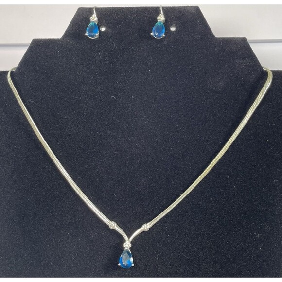 Signed Avon 2003 Faceted Pear Shaped Faux Glass Sapphire Silver Tone Necklace - Picture 3 of 16